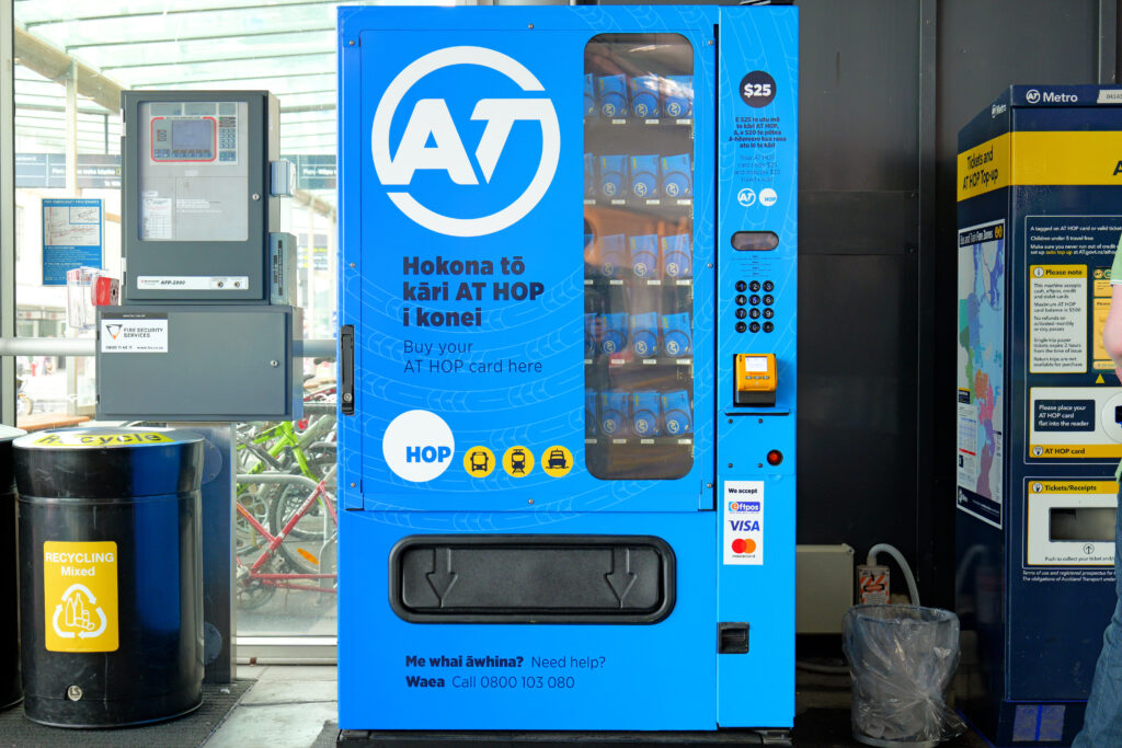 オークランド ダウンタウンフェリーターミナル『AT HOPカード』自動販売機