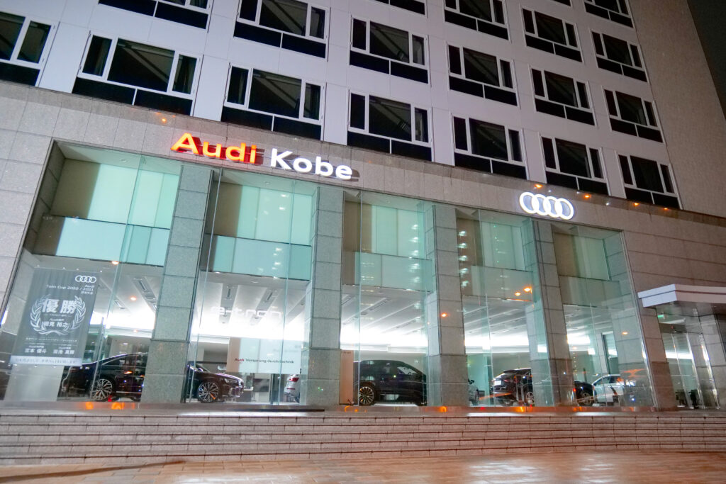 audi神戸 外観 深夜