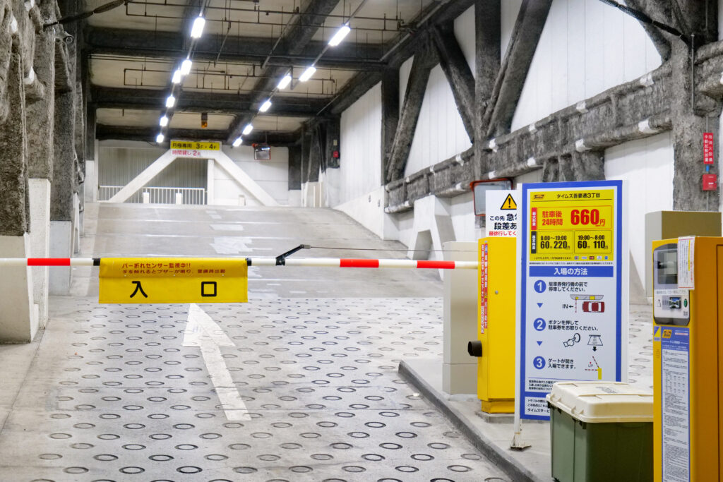 audi神戸 立体駐車場 ゲート 深夜