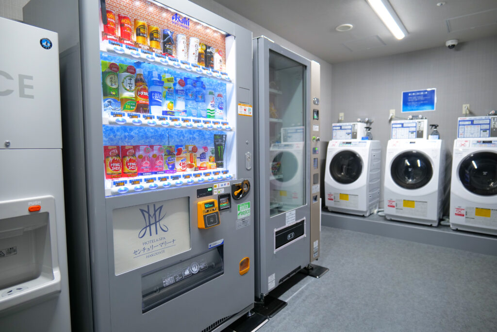 HOTEL & SPA センチュリーマリーナ函館 1階 ランドリーベンダールーム 自動販売機 洗濯機