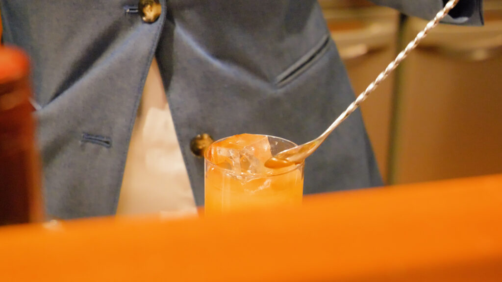 HOTEL & SPA センチュリーマリーナ函館バーボイジャー（BAR VOYAGER）カクテルメイキング ステア（撹拌）コリンズ