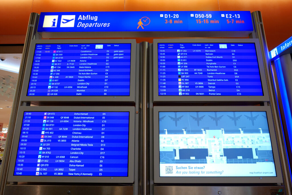 フランクフルト国際空港第2ターミナル（国際線）制限エリア（エアサイド）出発便フライトインフォメーション 
