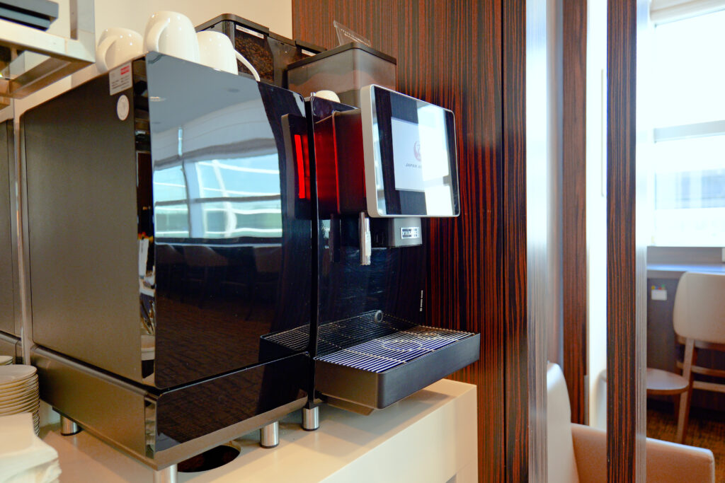 JALファーストクラスラウンジ フランクフルト国際空港 第2ターミナル（国際線）エスプレッソマシン 夕方