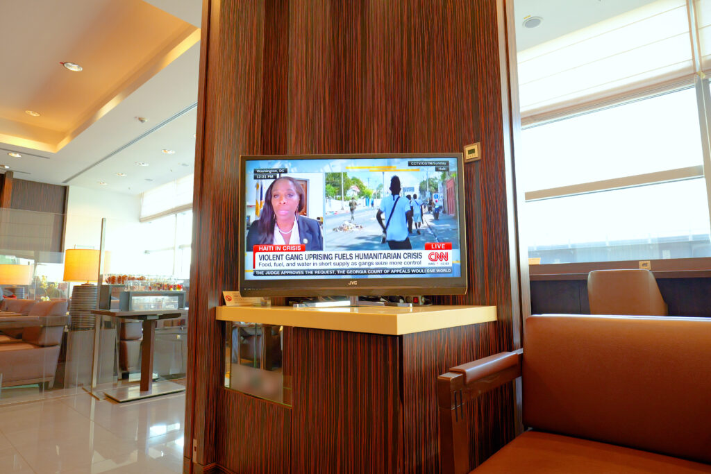 JALファーストクラスラウンジ フランクフルト国際空港 第2ターミナル（国際線） 隅っこの席とテレビ