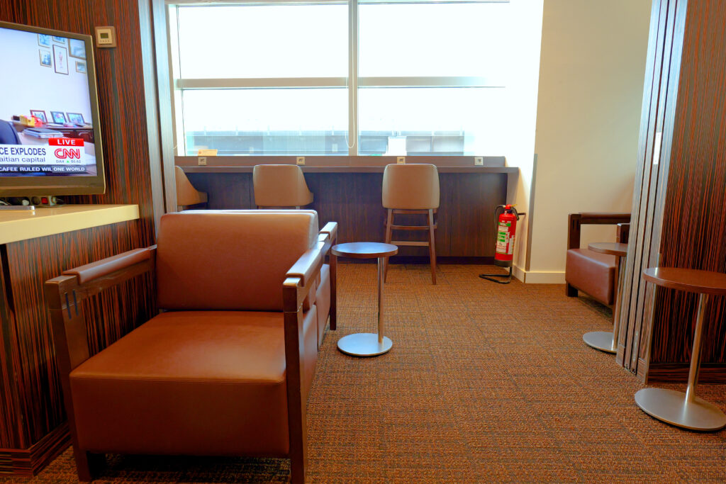 JALファーストクラスラウンジ フランクフルト国際空港 第2ターミナル（国際線） 隅っこの席と窓に近い席 夕方