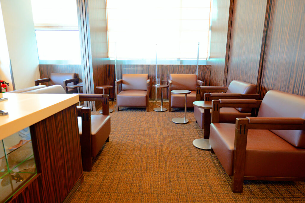 JALファーストクラスラウンジ フランクフルト国際空港 第2ターミナル（国際線） 隅っこの席 夕方