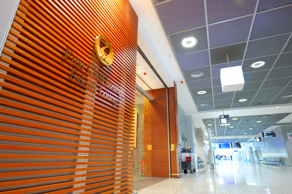 JALファーストクラスラウンジ フランクフルト国際空港 第2ターミナル（国際線） エントランス 左側アングル