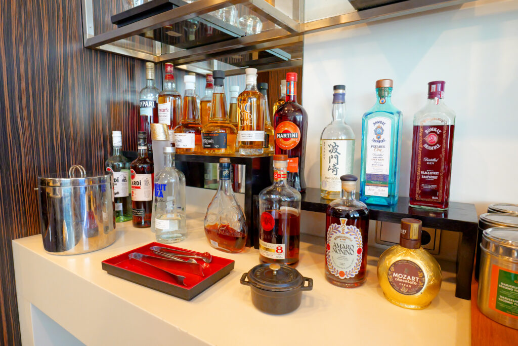 JALファーストクラスラウンジ フランクフルト国際空港 第2ターミナル（国際線）スピリッツとリキュール 夕方