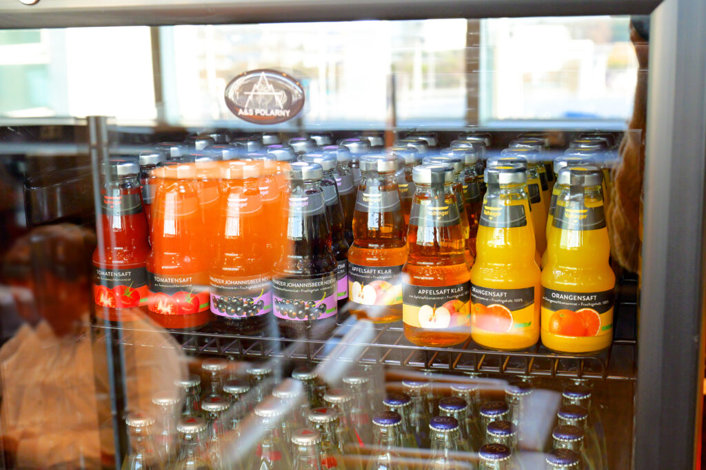 JALファーストクラスラウンジ フランクフルト国際空港 第2ターミナル（国際線）冷蔵庫 ソフトドリンク 夕方