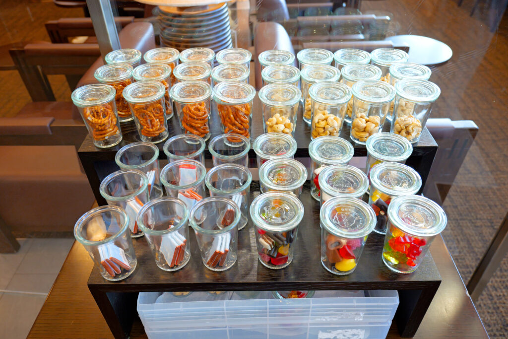 JALファーストクラスラウンジ フランクフルト国際空港 第2ターミナル（国際線）お菓子 夕方