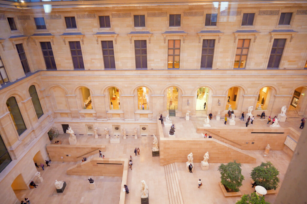 ルーヴル美術館（Musée du Louvre）マルリーの中庭（Cour Marly）俯瞰