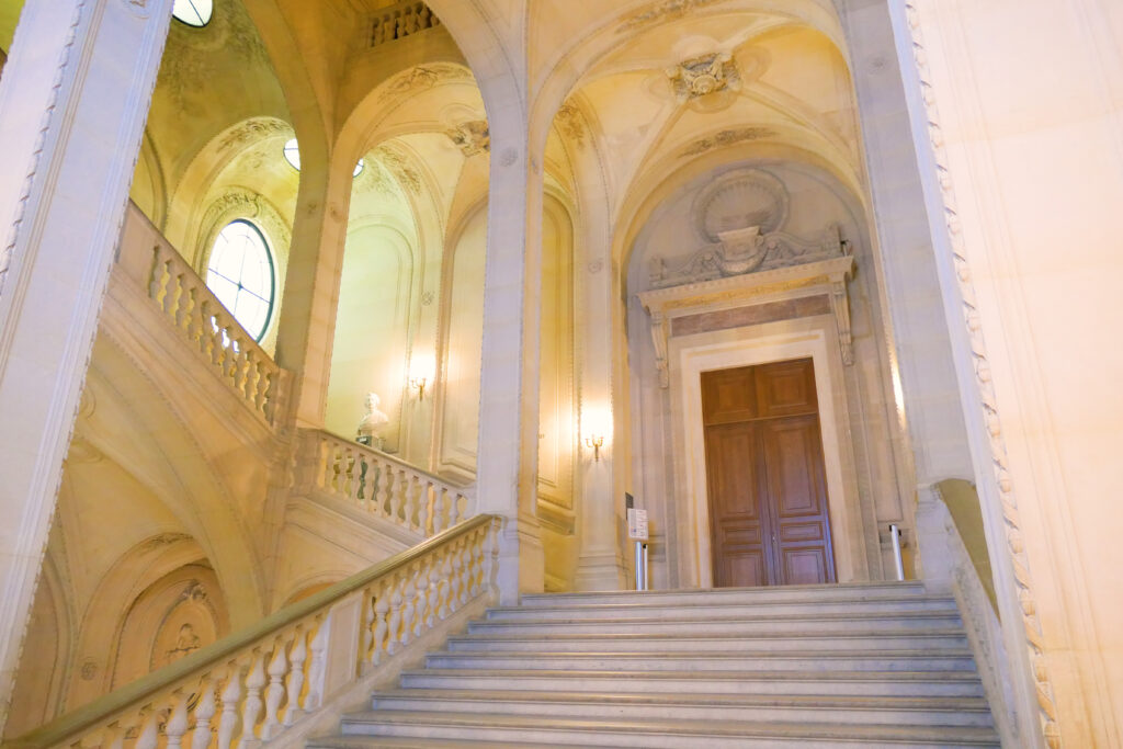 ルーヴル美術館（Musée du Louvre）エクトール・ルフュエルの階段 1階（Escalier Lefuel 1er étage）