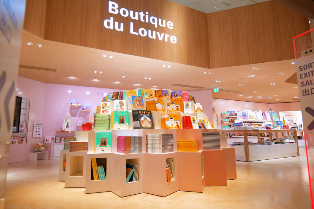 ルーヴル美術館（Musée du Louvre）ルーブルの書店ブティック 営業終了