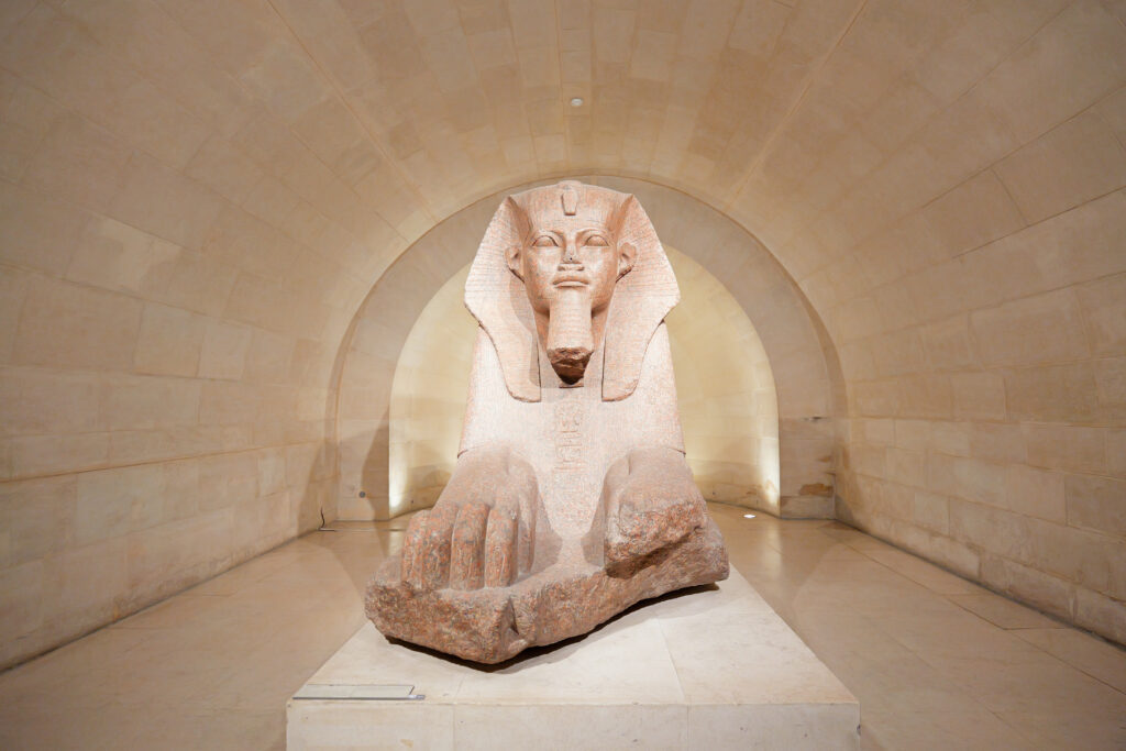 ルーヴル美術館（Musée du Louvre）タニスの大スフィンクス 正面