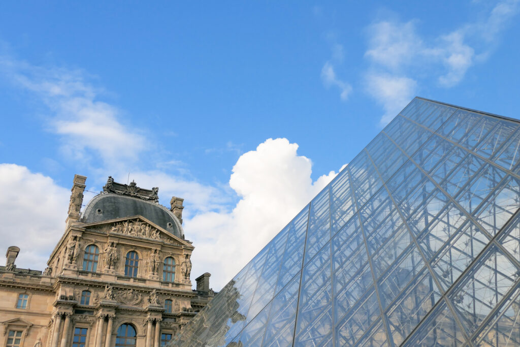 ルーヴル美術館（Musée du Louvre）ルーヴル･ピラミッド 上 アングル