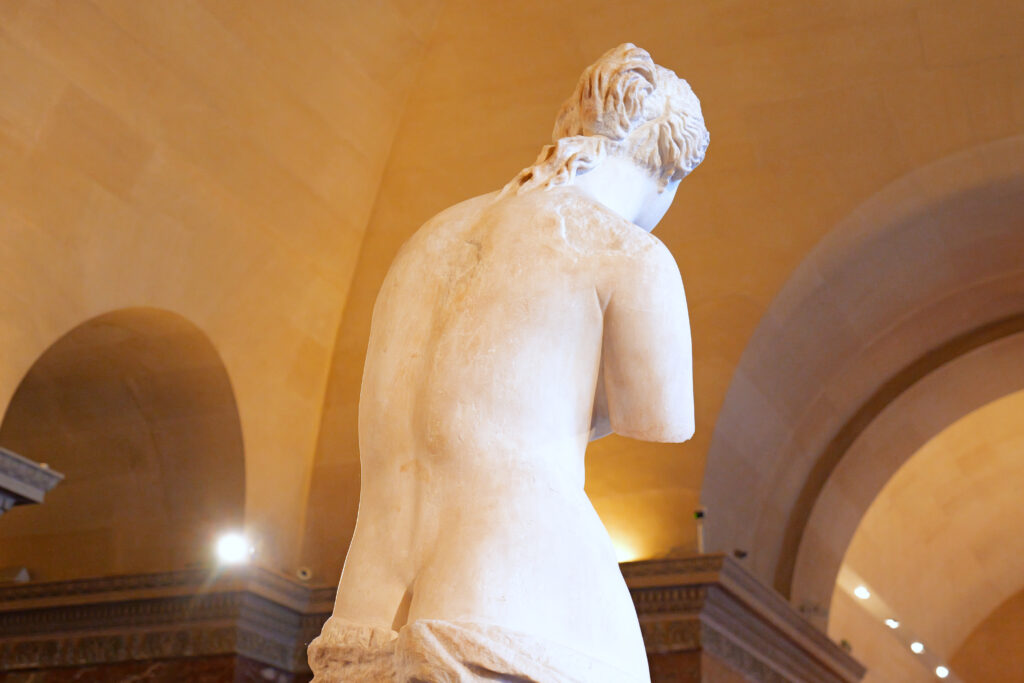 ルーヴル美術館（Musée du Louvre）ミロのヴィーナス（Vénus de Milo） 背面