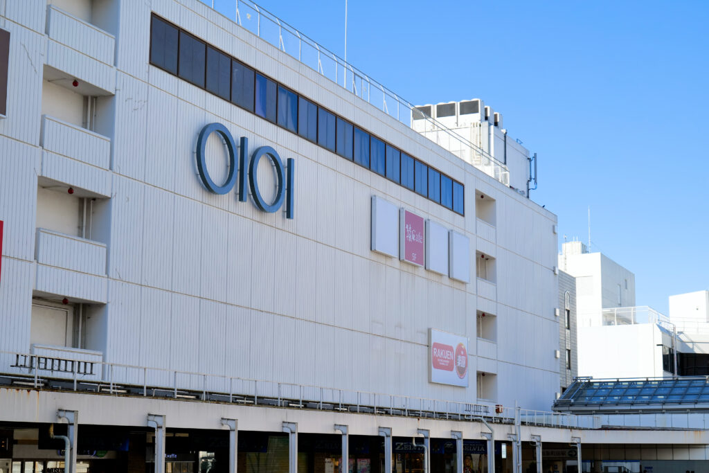 町田マルイ 外観 朝 横アングル クローズアップ