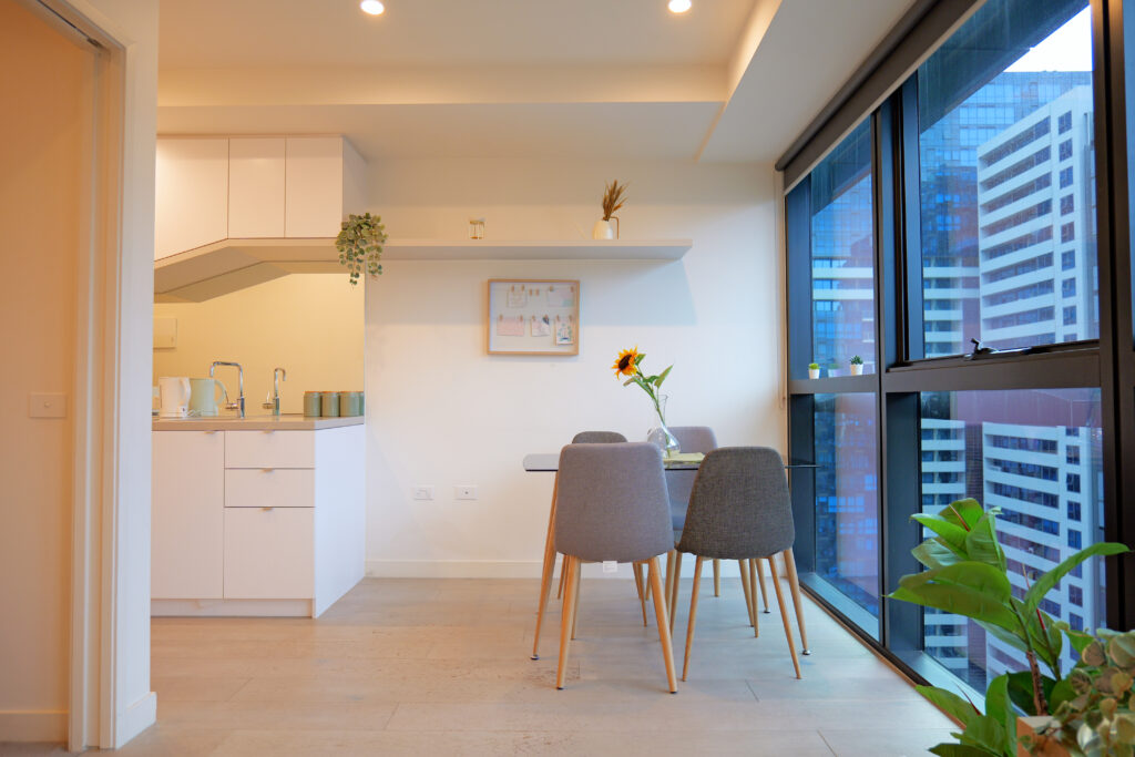メルボルン Airbnb 窓の大きな部屋