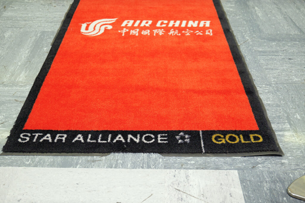 成田国際空港（NRT）から上海浦東国際空港（PVG） エアチャイナ 中国国際航空 CA930便 成田国際空港（NRT）第1ターミナル 4階 エアチャイナ ビジネスクラス Fチェックインカウンター カーペット 絨毯
