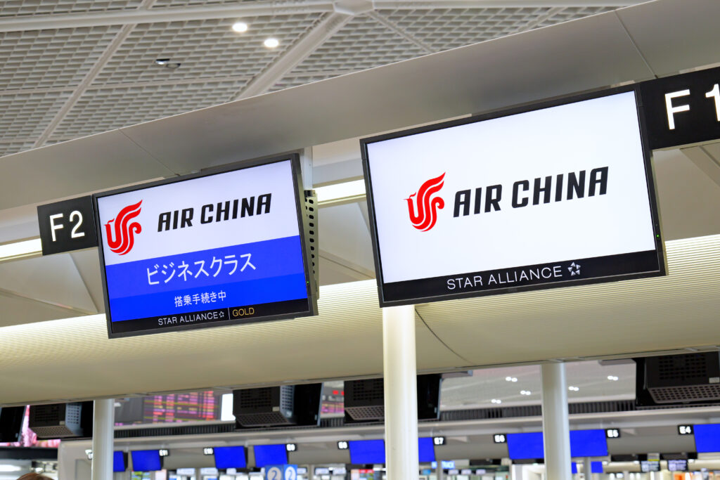 成田国際空港（NRT）から上海浦東国際空港（PVG） エアチャイナ 中国国際航空 CA930便 成田国際空港（NRT）第1ターミナル 4階 エアチャイナ ビジネスクラス Fチェックインカウンター モニター
