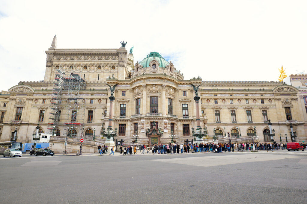 ガルニエ宮（Palais Garnier）オペラ・ガルニエ パリ 昼