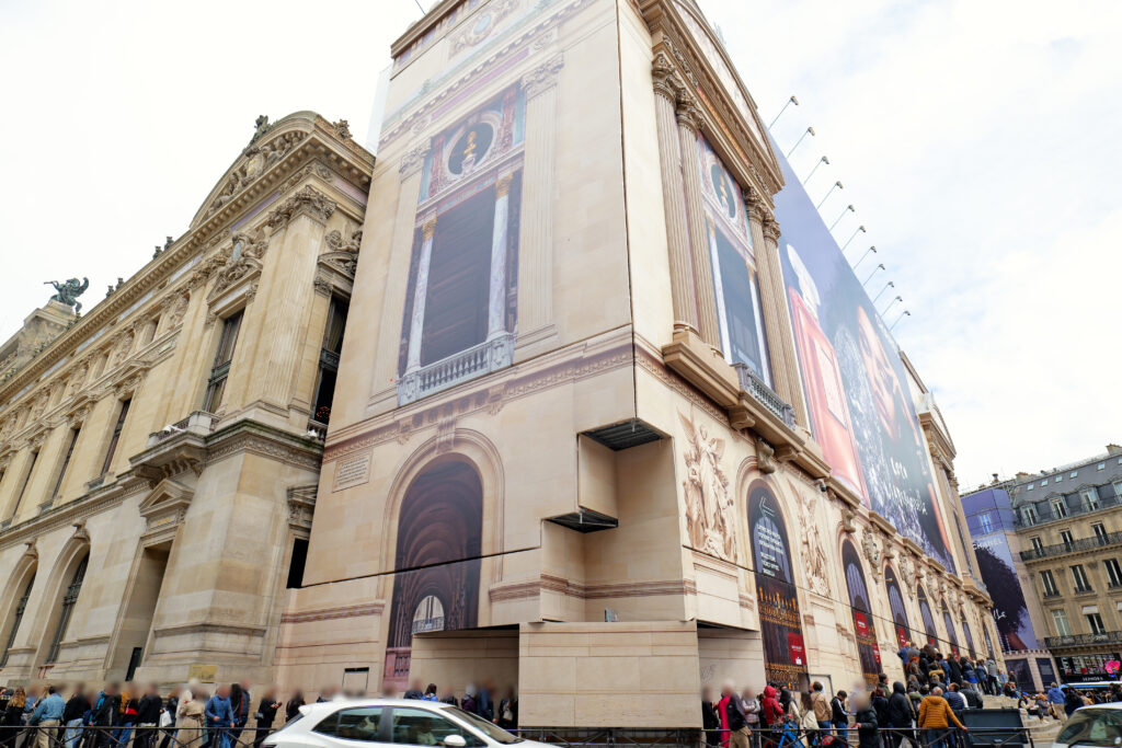 ガルニエ宮（Palais Garnier）オペラ・ガルニエ パリ 工事中 昼